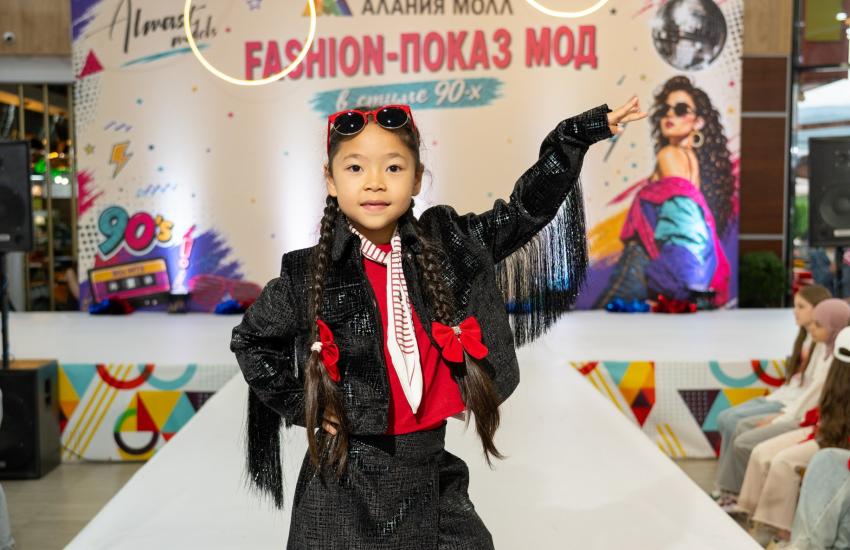 Fashion-Показ мод - ВОЛШЕБНЫЙ ЛЕС / КОСМО БУМ